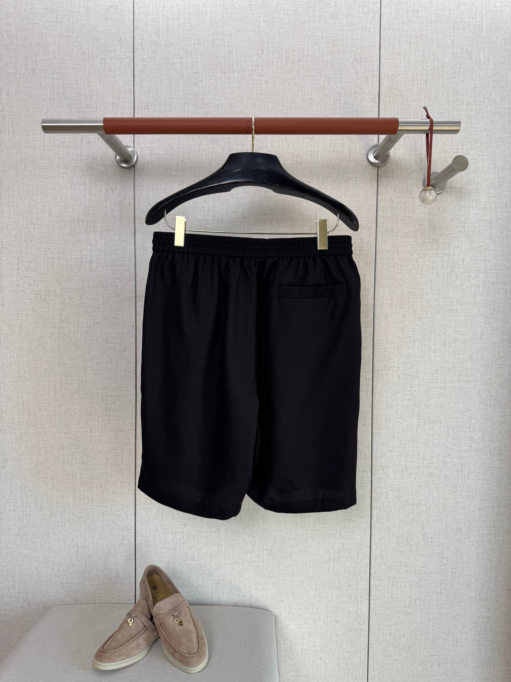 Loro 25fw embroidered short