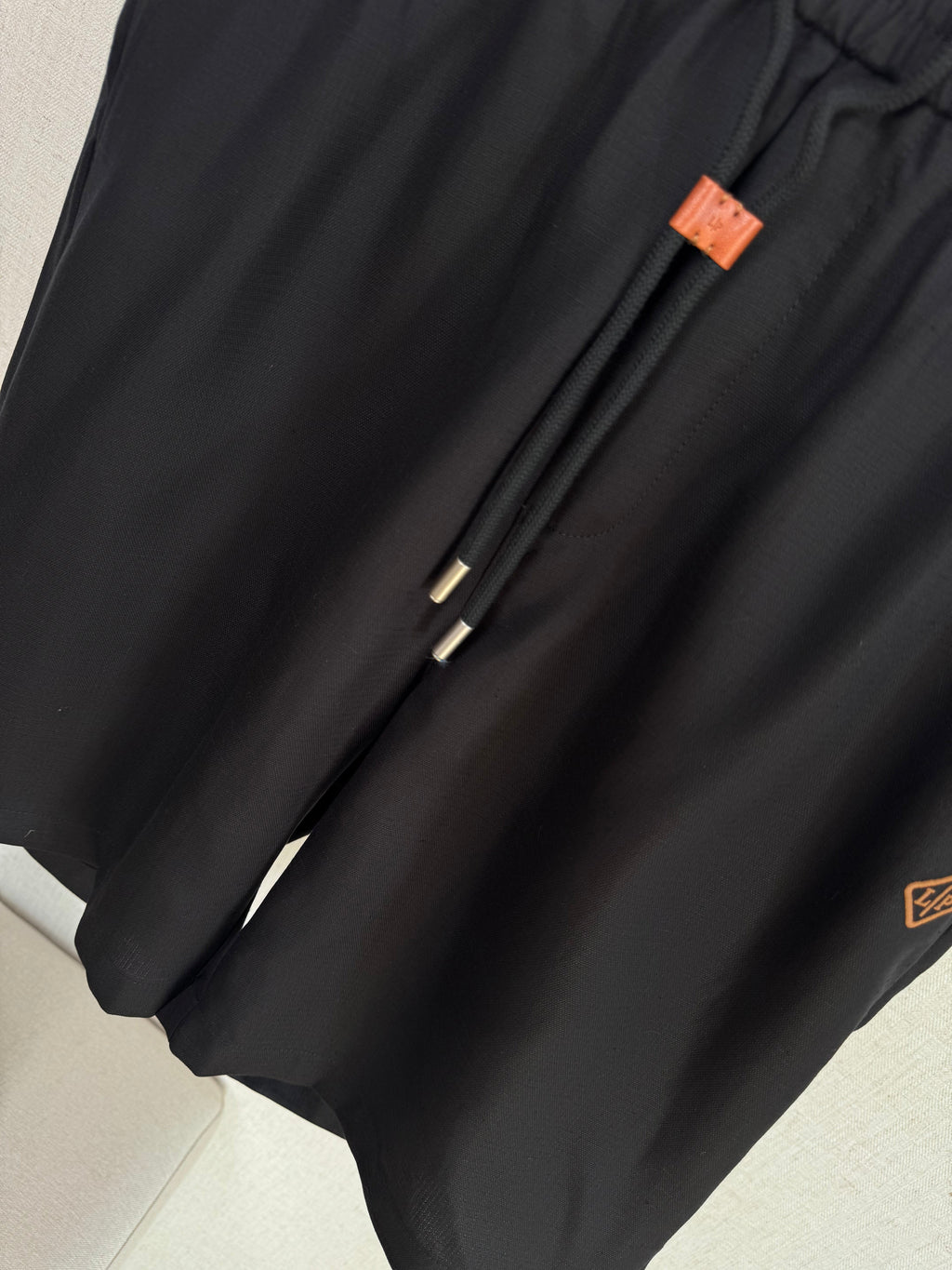 Loro 25fw embroidered short