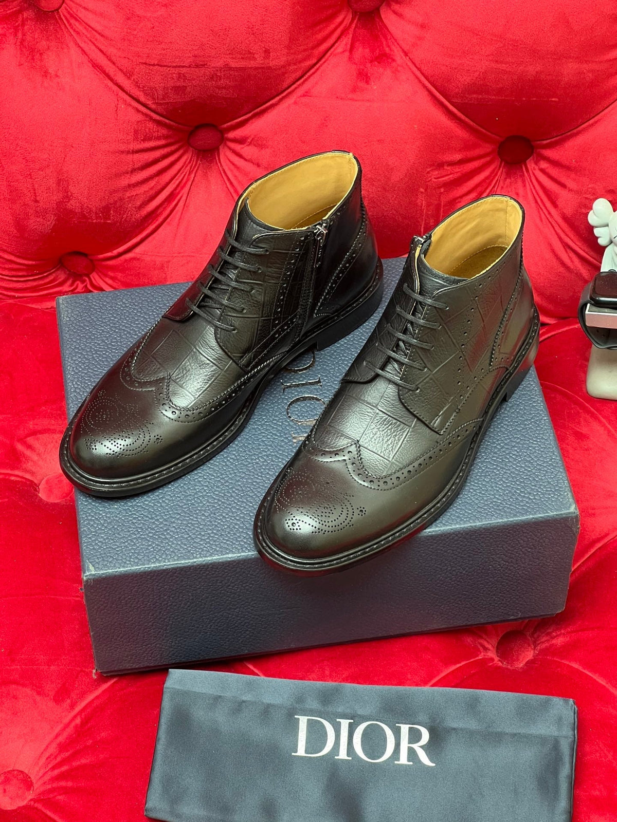 CD leather shoes