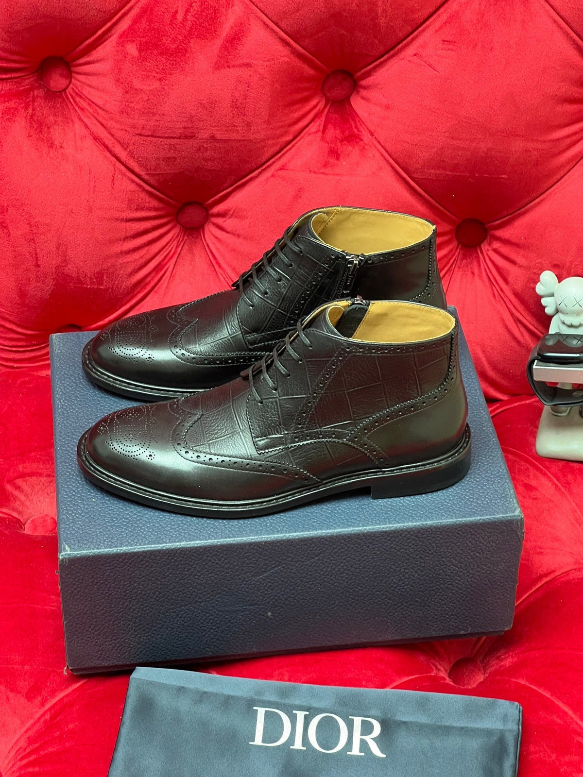 CD leather shoes