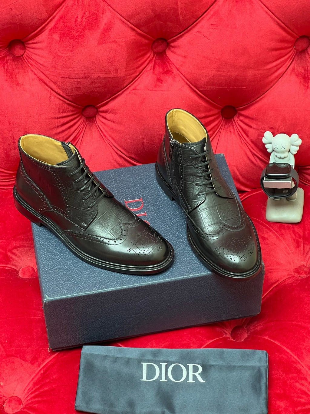 CD leather shoes