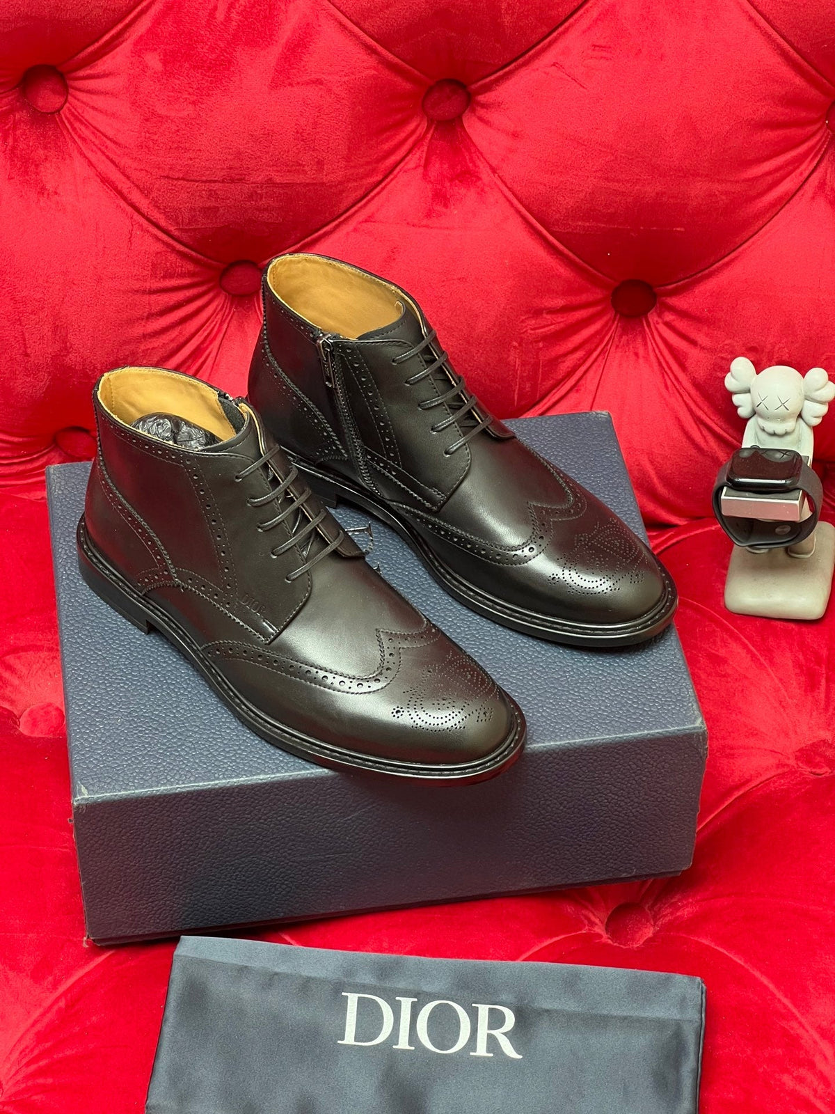 CD leather shoes