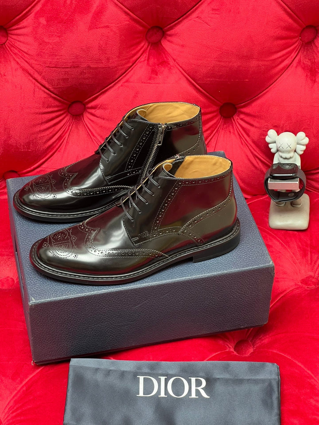 CD leather shoes