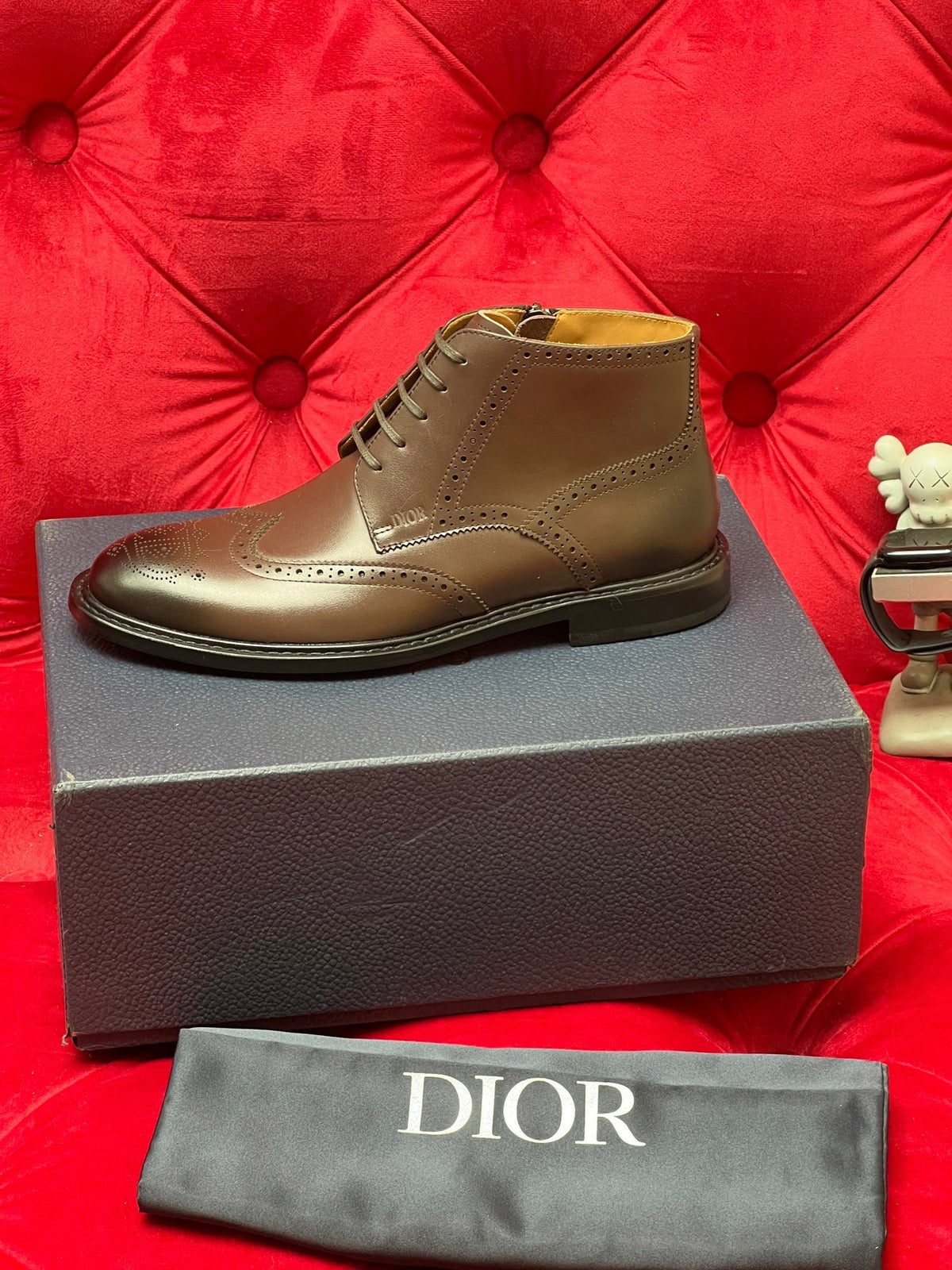 CD leather shoes