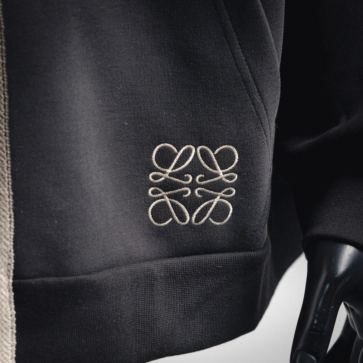 Loe 25fw embroidered jacket