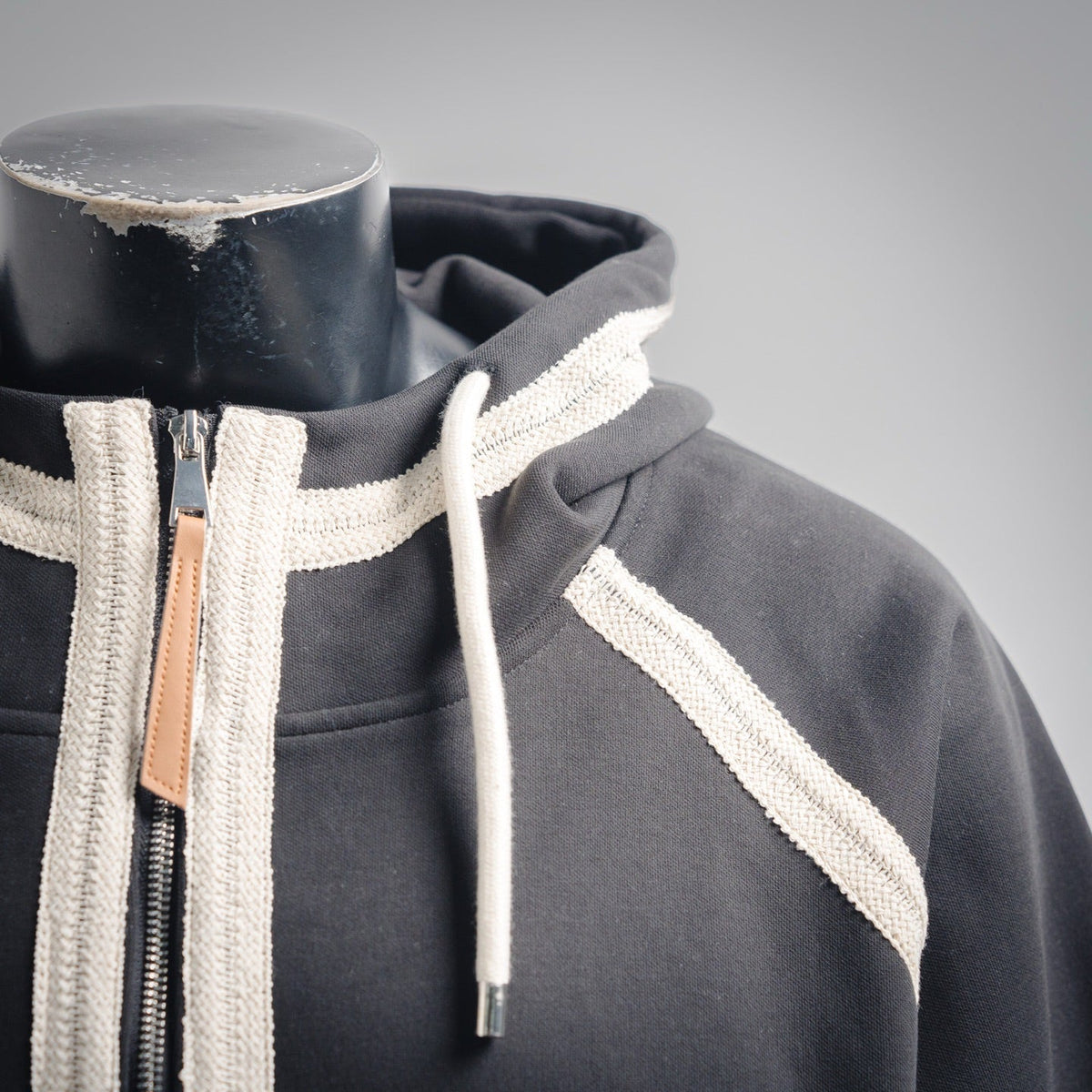 Loe 25fw embroidered jacket