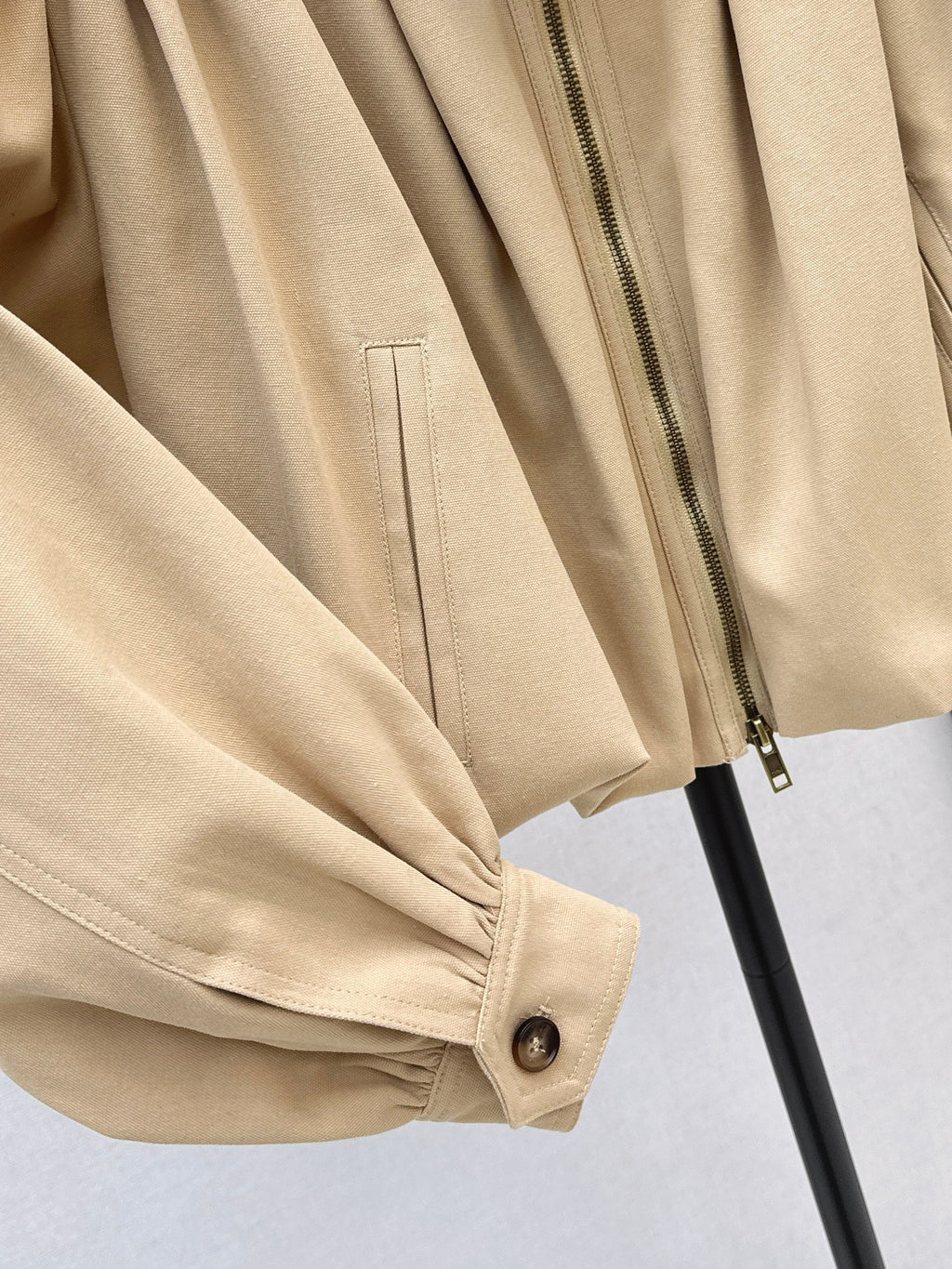 Stand-up collar cropped jacket