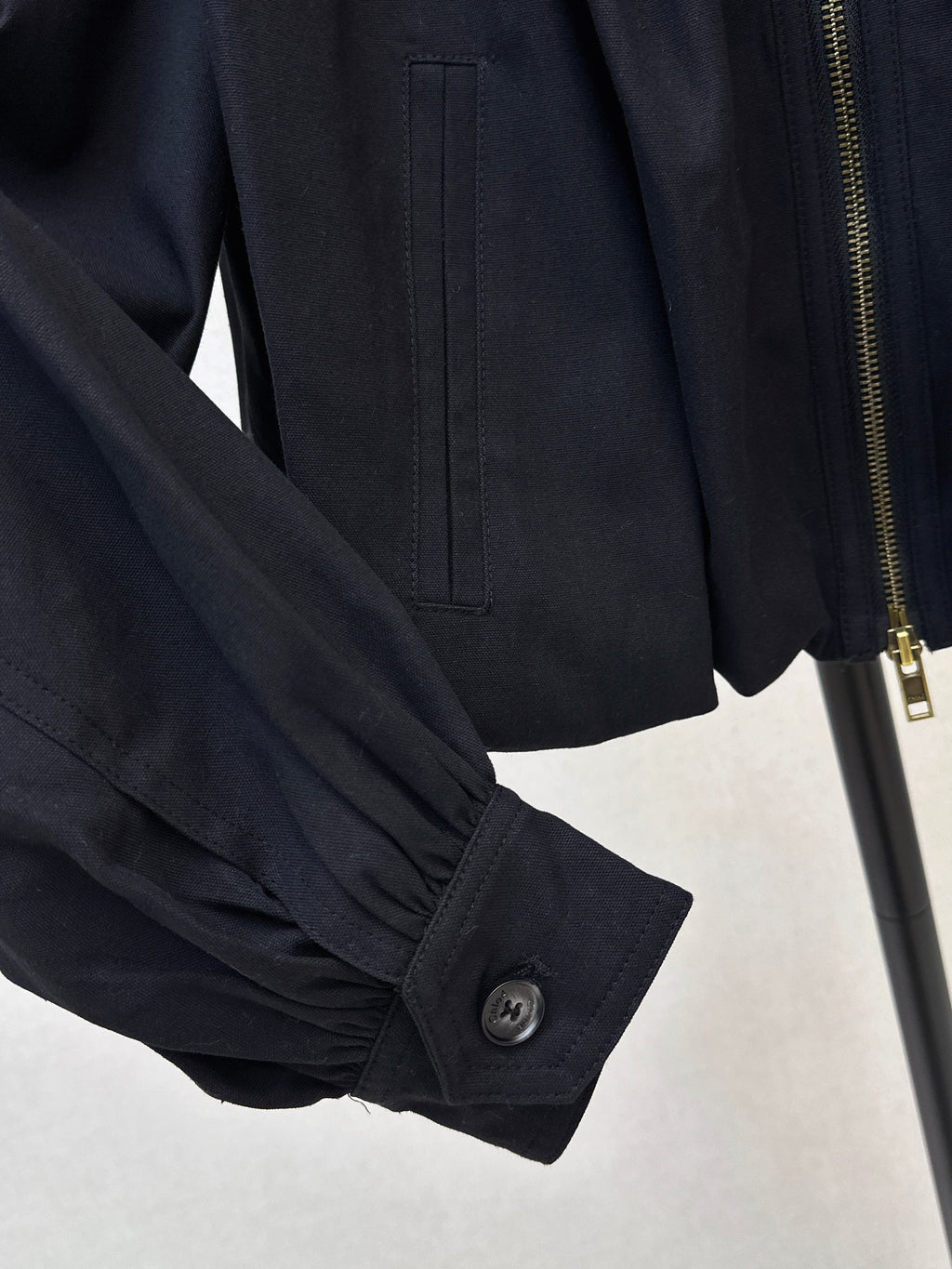 Stand-up collar cropped jacket