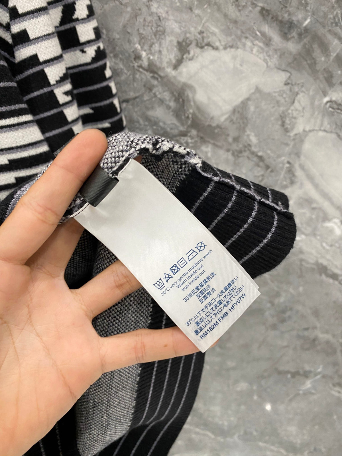 26 Autumn/Winter New Checkered Woolen Sweater
