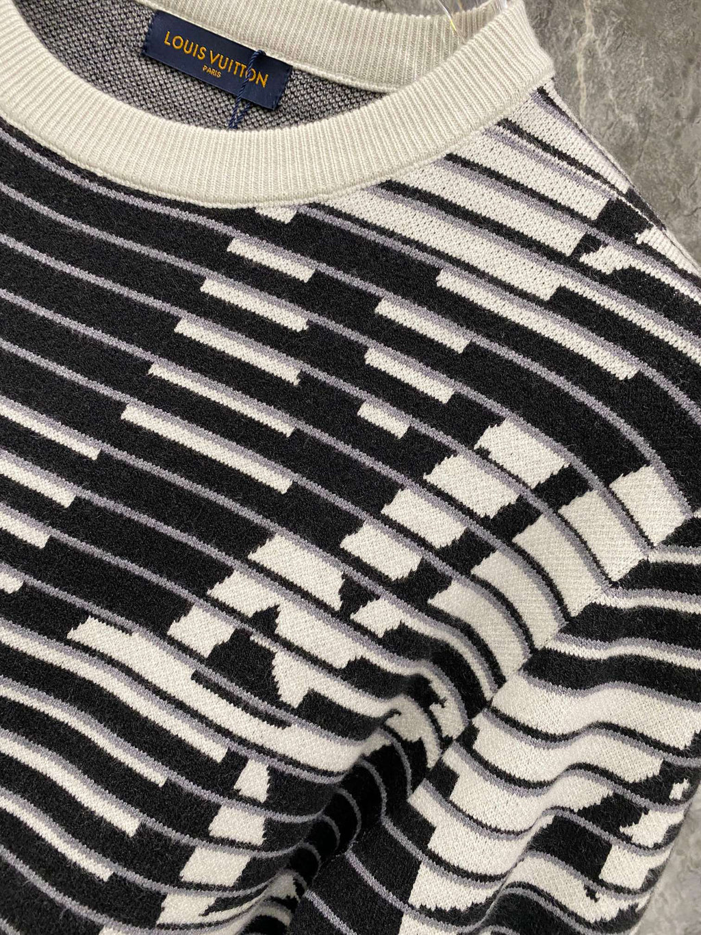 26 Autumn/Winter New Checkered Woolen Sweater