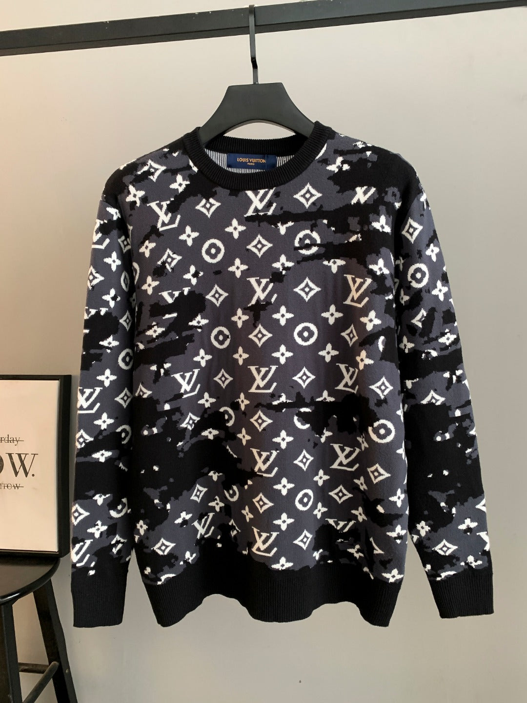 26 gradient mohair jacquard letter Y-neck cardigan