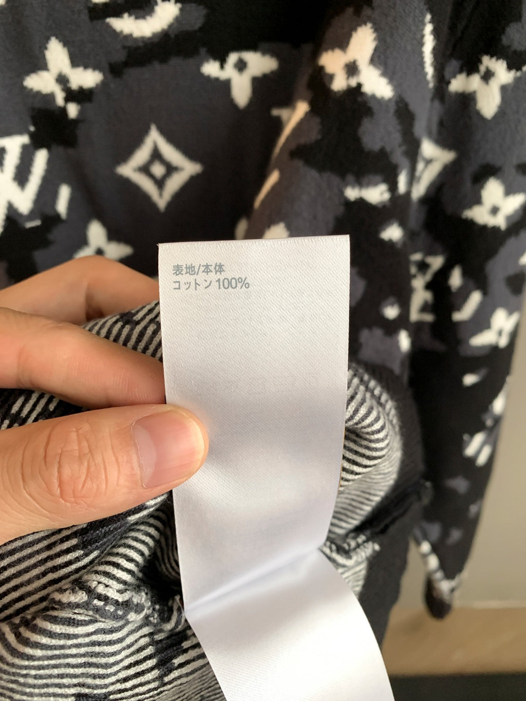 26 gradient mohair jacquard letter Y-neck cardigan