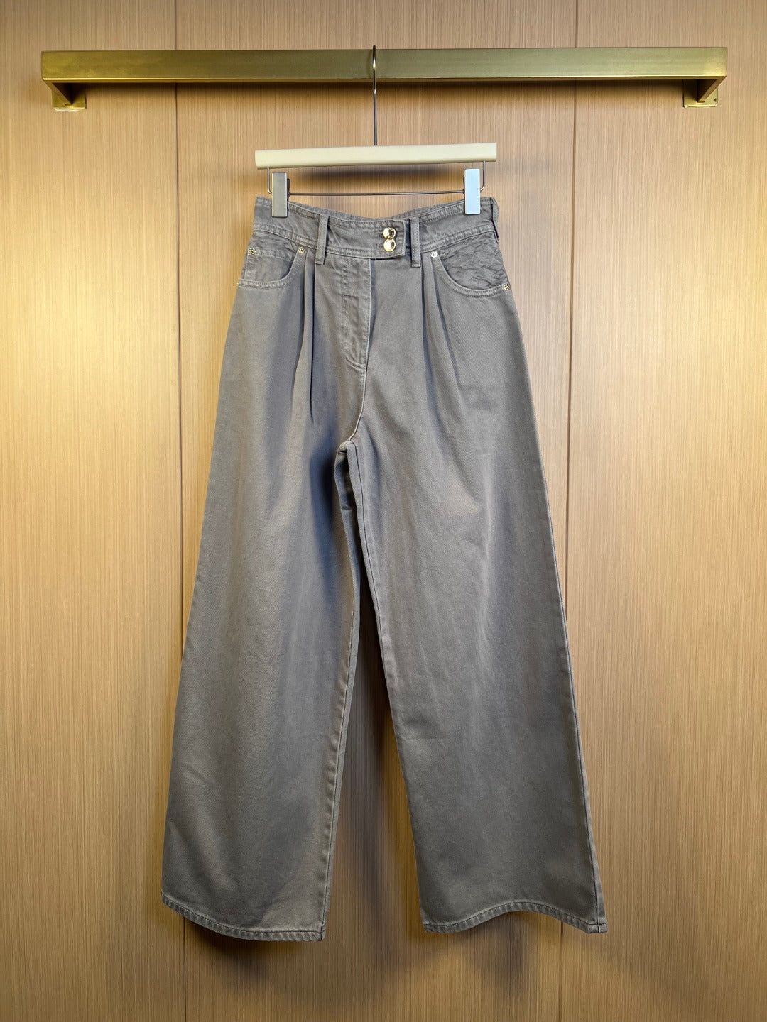 26 pleated trousers
