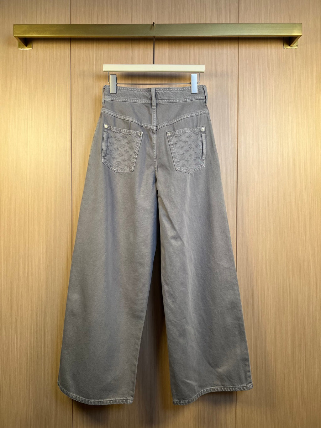 26 pleated trousers