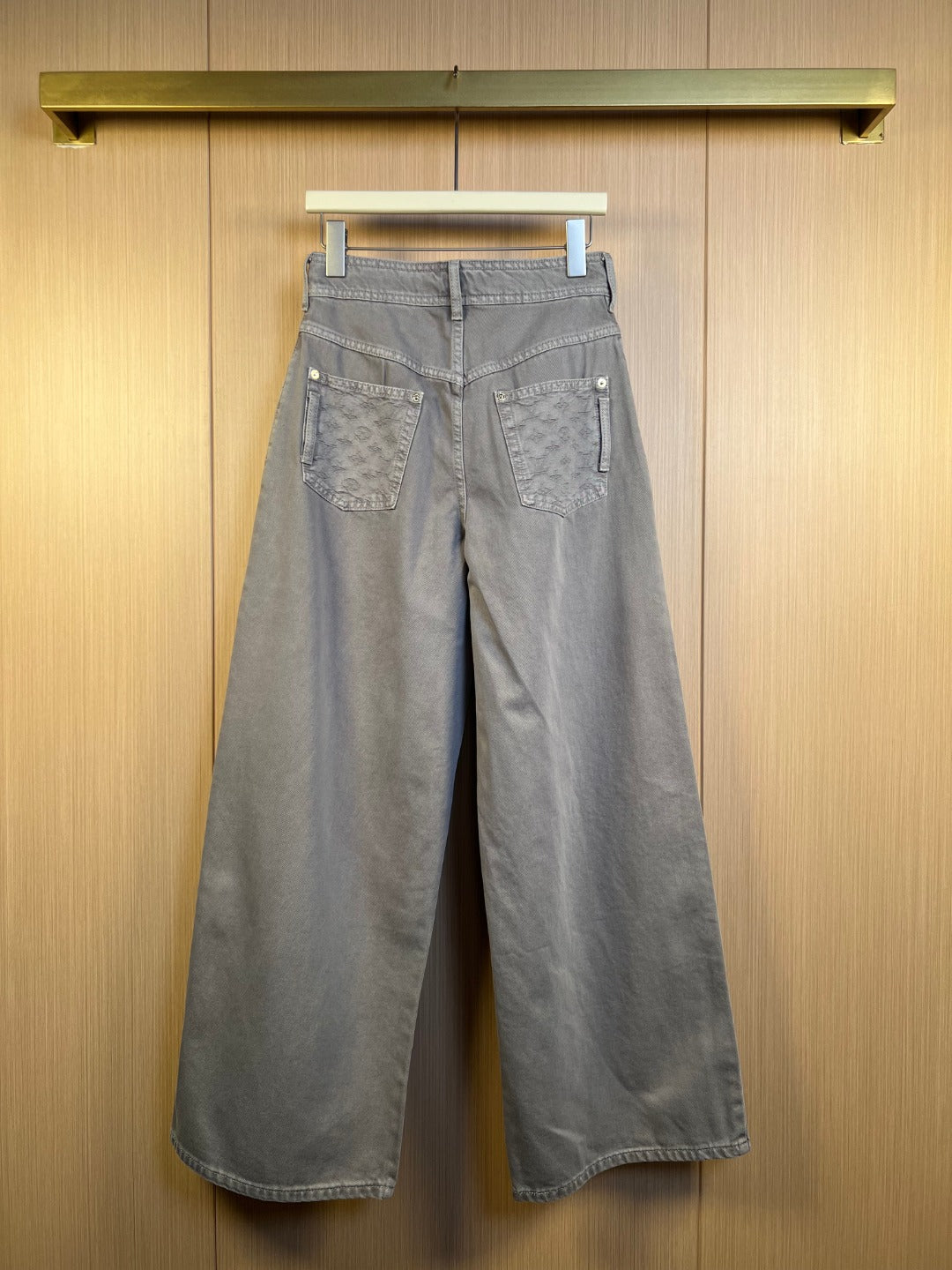 26 pleated trousers
