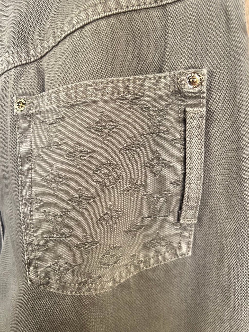 26 pleated trousers