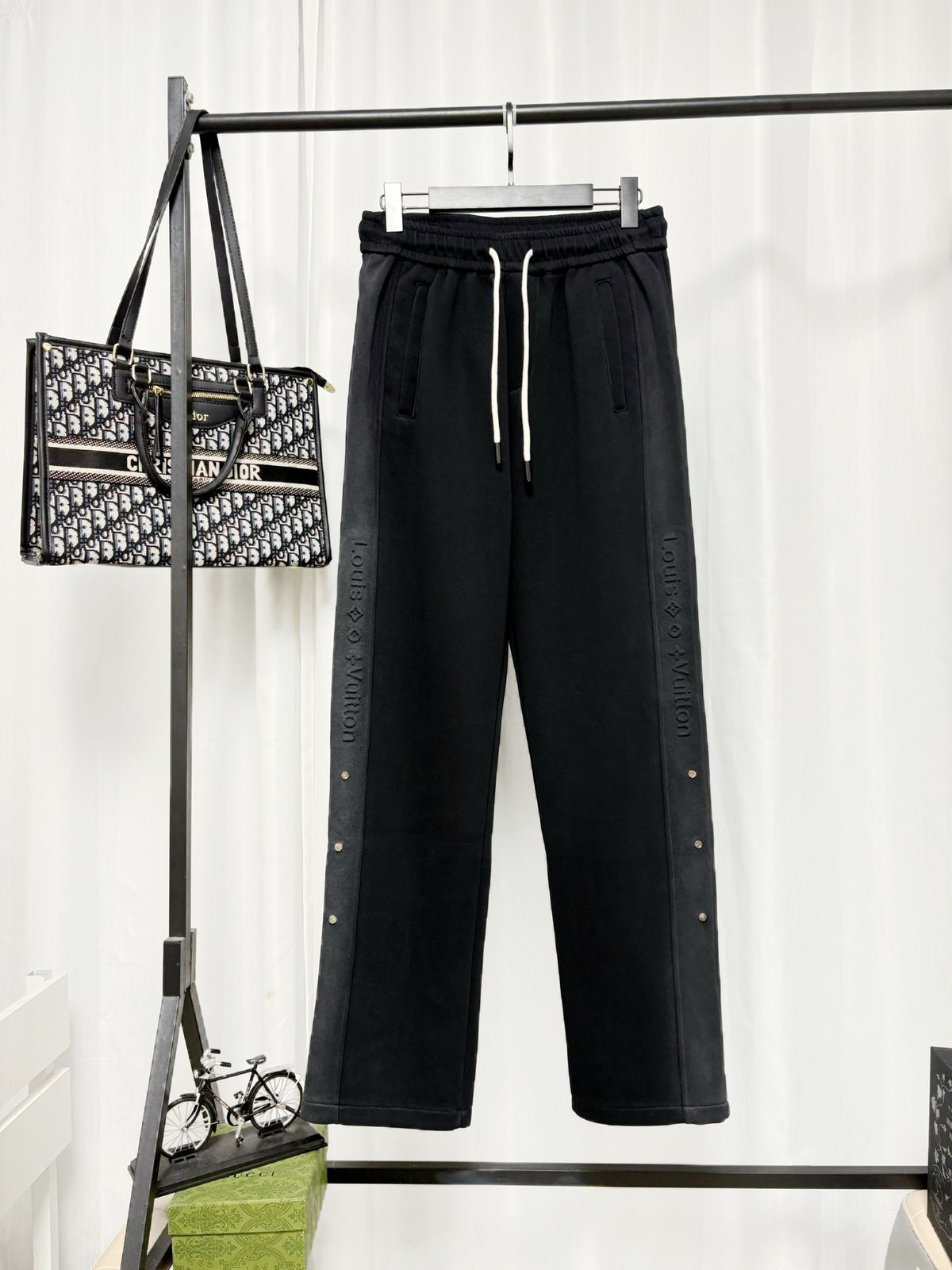 26 Embossed concave convex straight leg sweatpants,