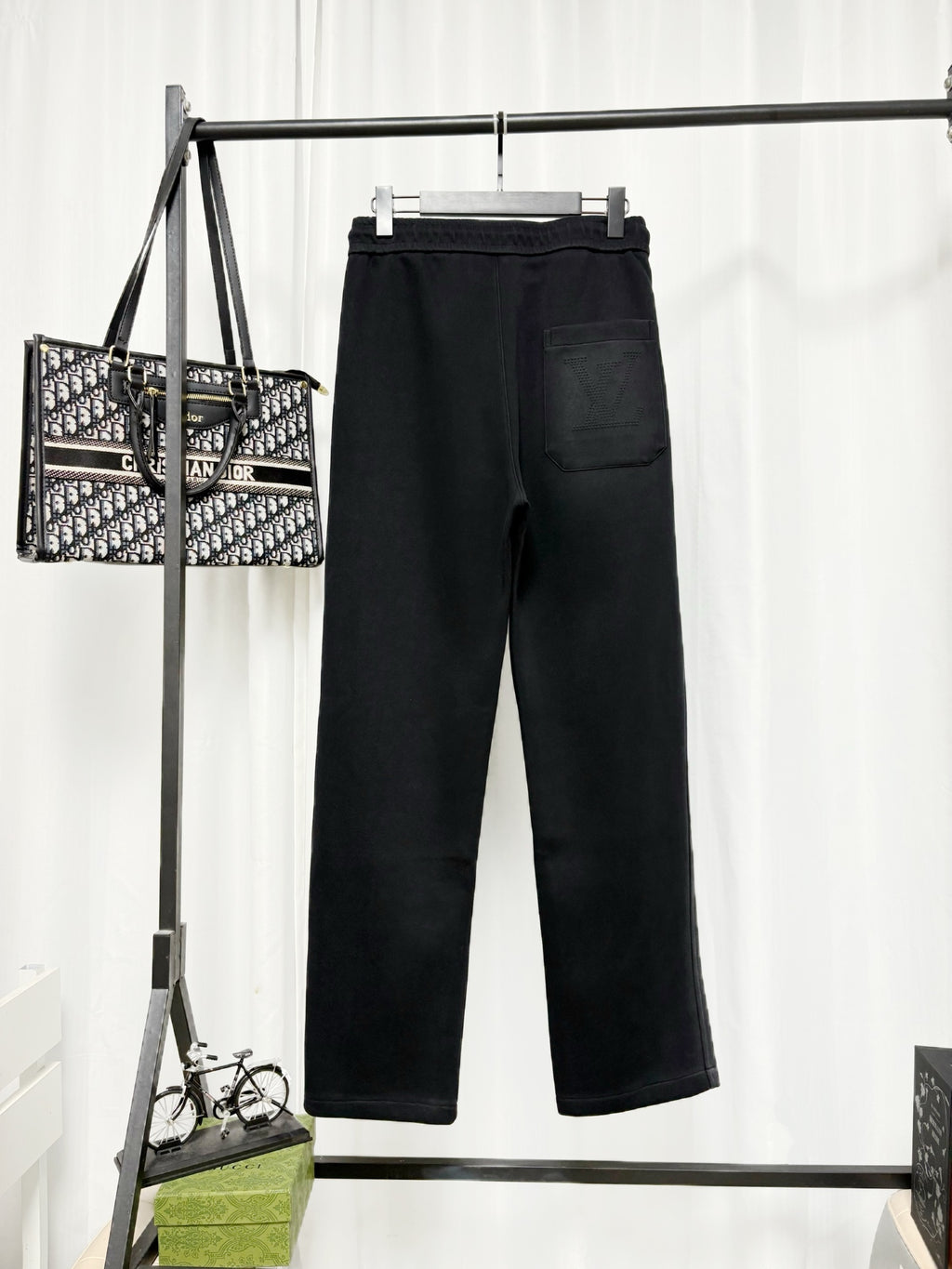 26 Embossed concave convex straight leg sweatpants,