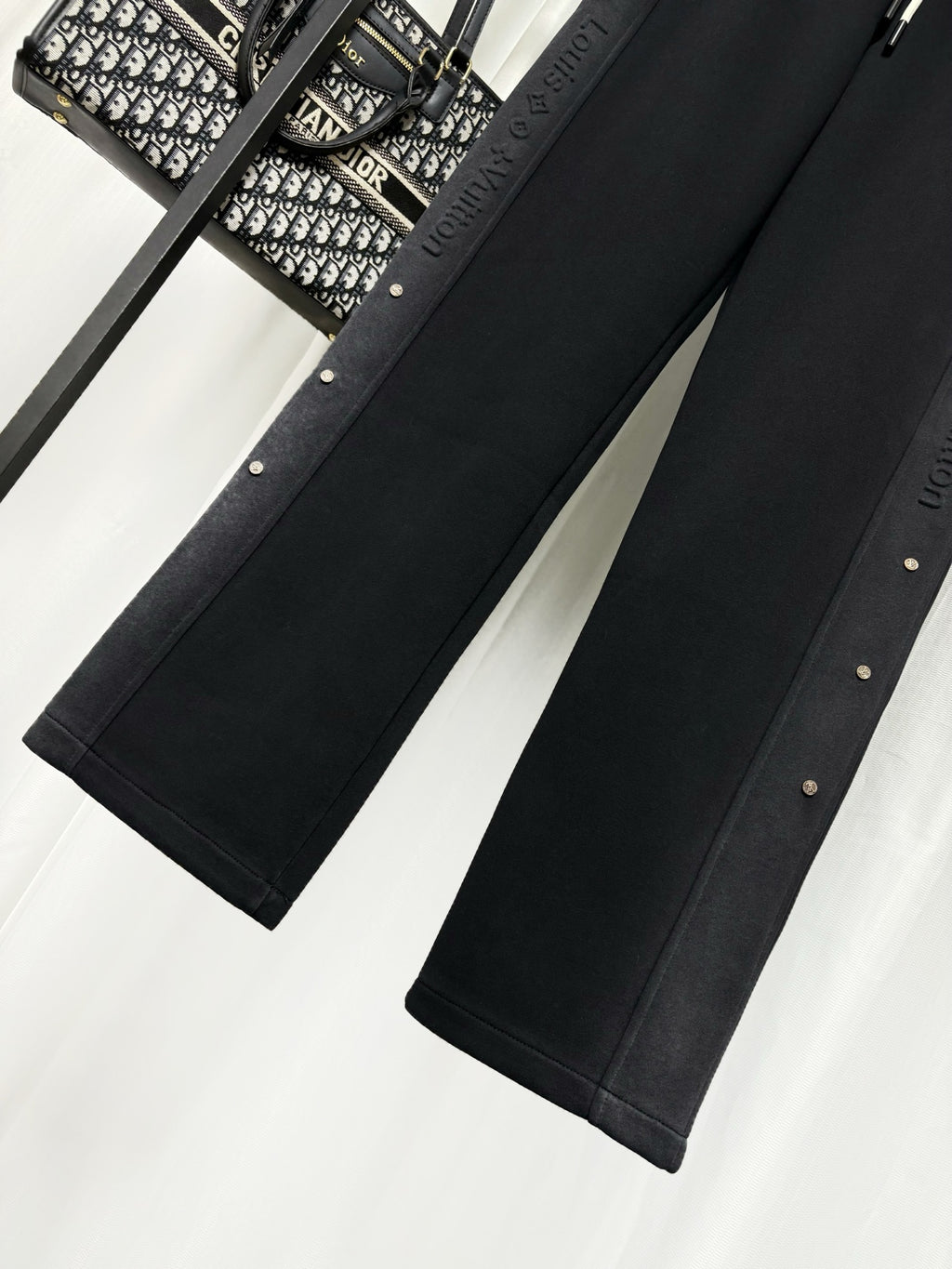26 Embossed concave convex straight leg sweatpants,
