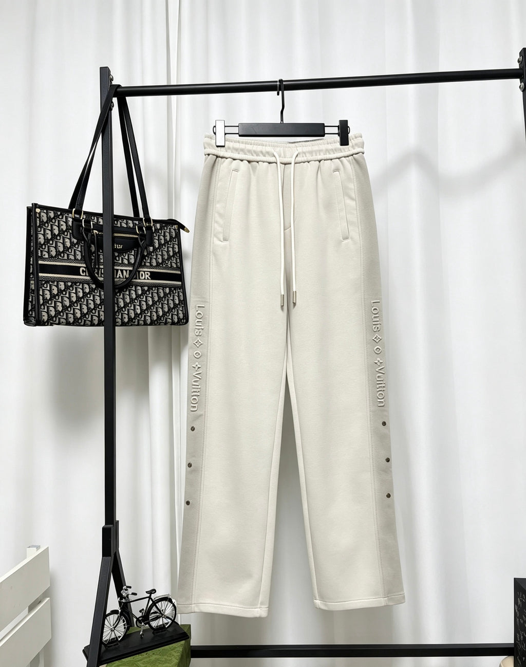 26 Embossed concave convex straight leg sweatpants,