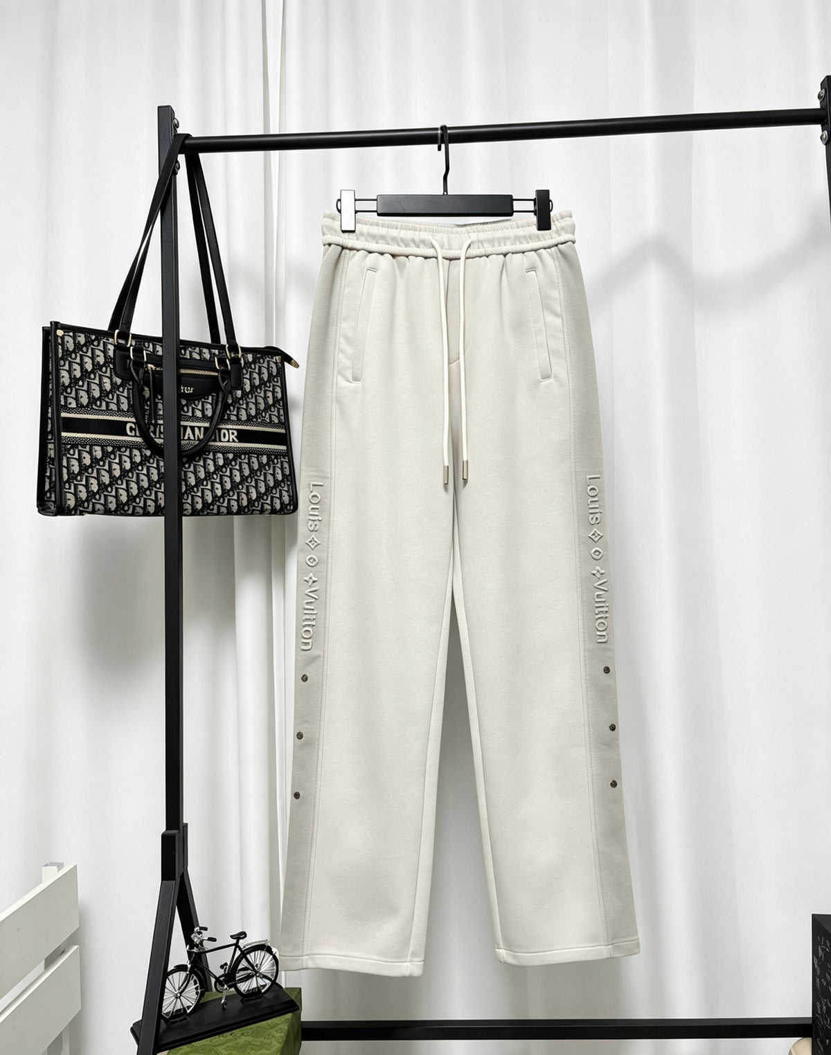 26 Embossed concave convex straight leg sweatpants,