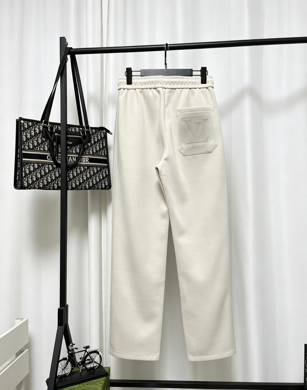 26 Embossed concave convex straight leg sweatpants,