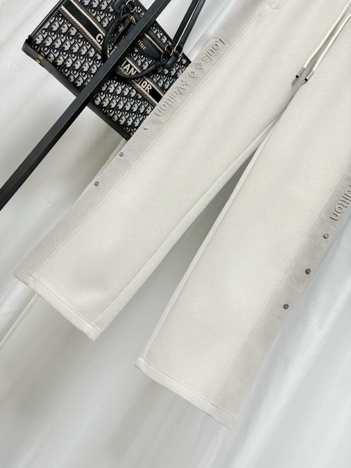26 Embossed concave convex straight leg sweatpants,
