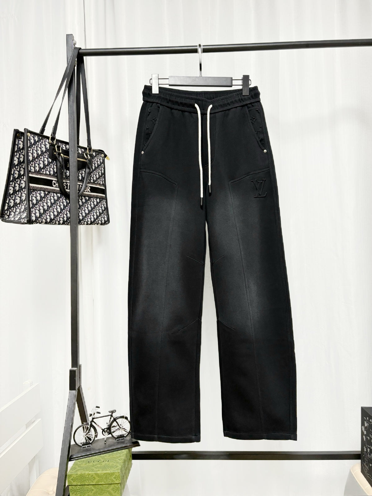 26 Embossed sweatpants ✨