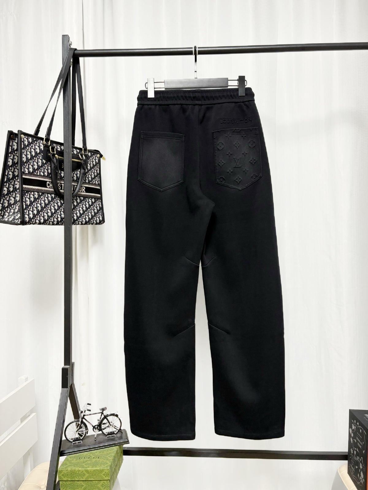 26 Embossed sweatpants ✨