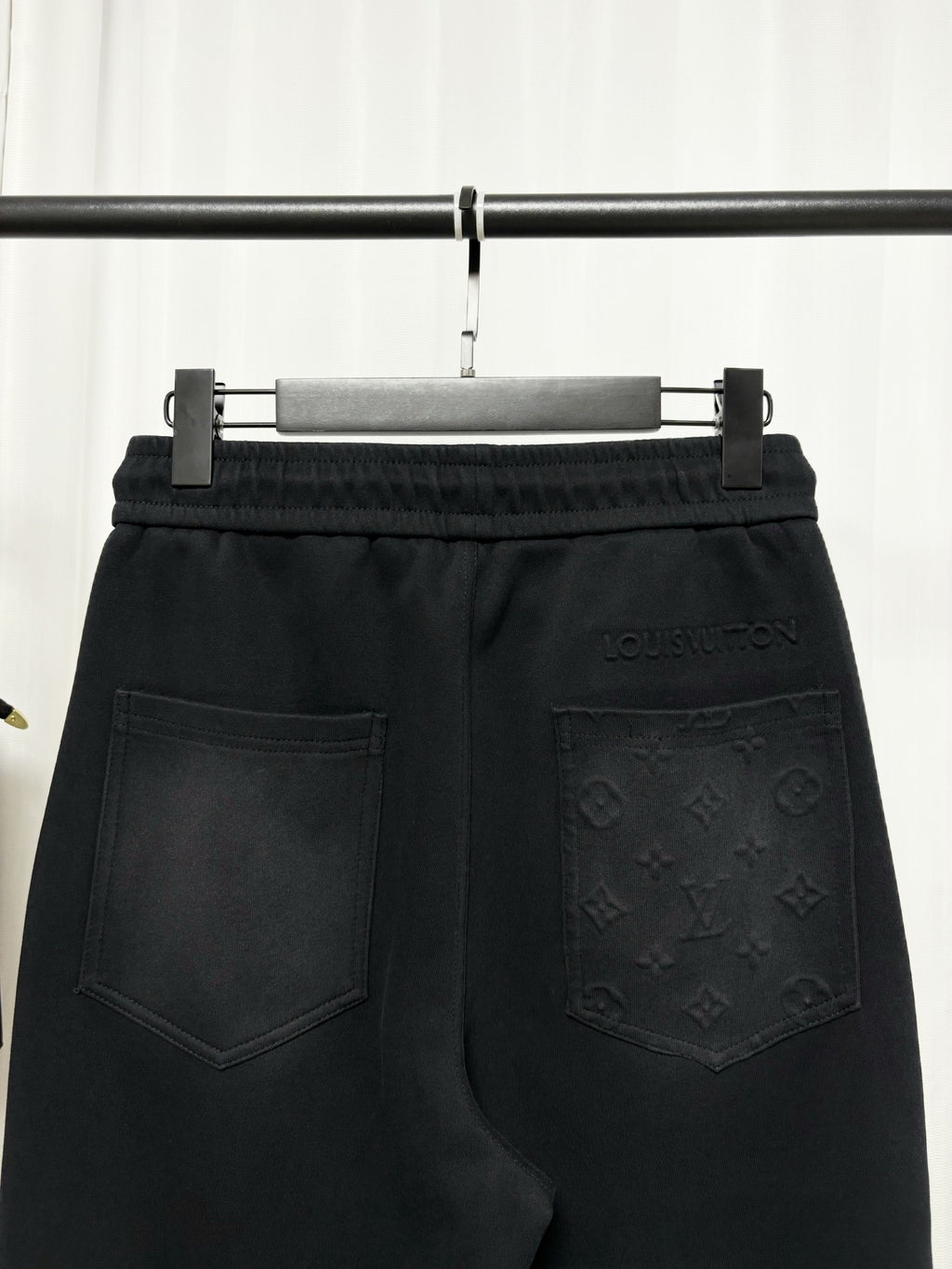 26 Embossed sweatpants ✨