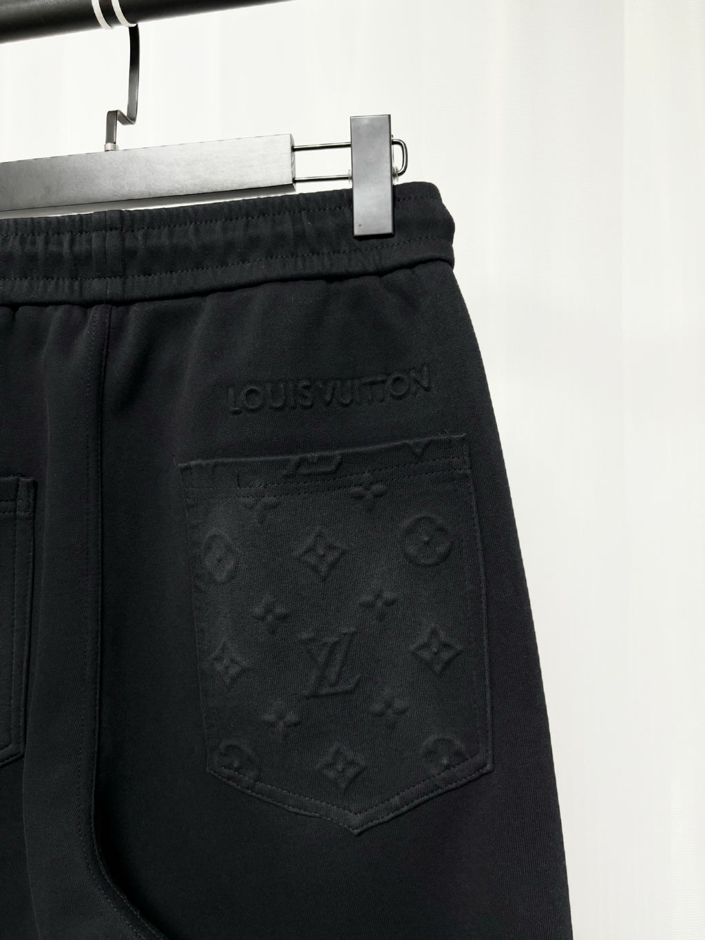 26 Embossed sweatpants ✨