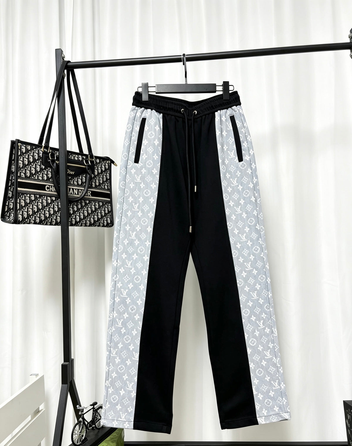 26 Full of printed floral elements casual sweatpants