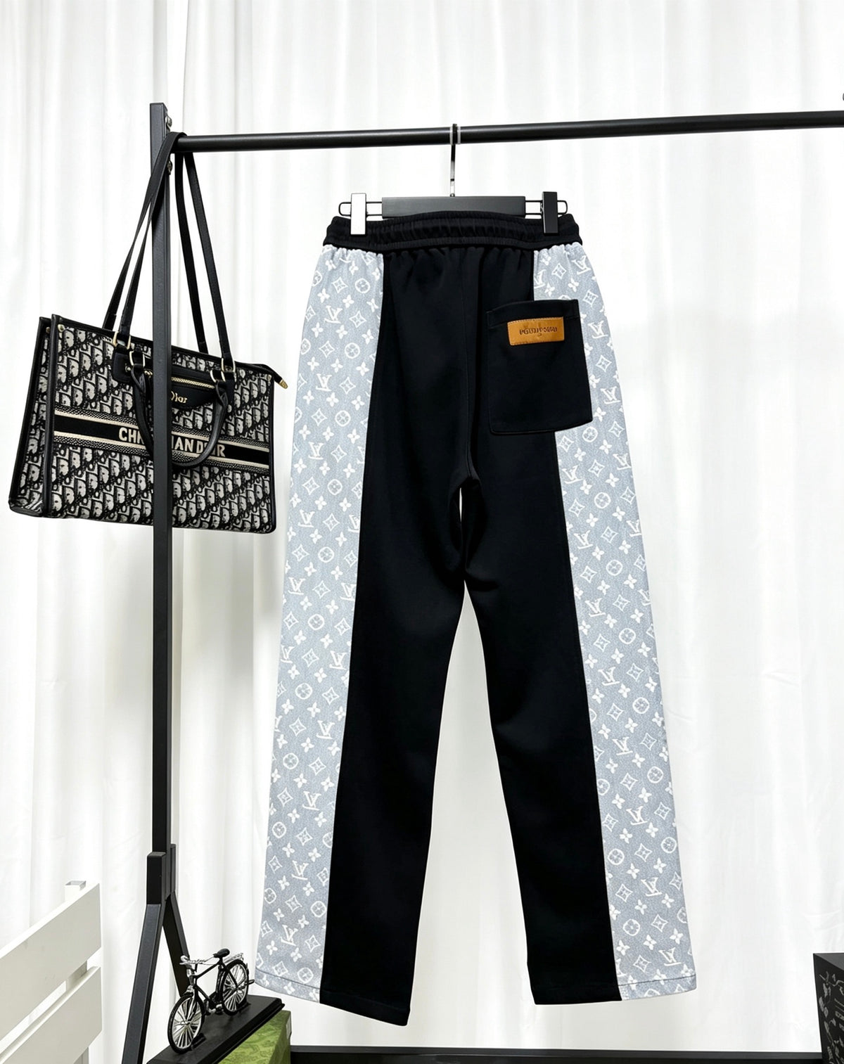 26 Full of printed floral elements casual sweatpants