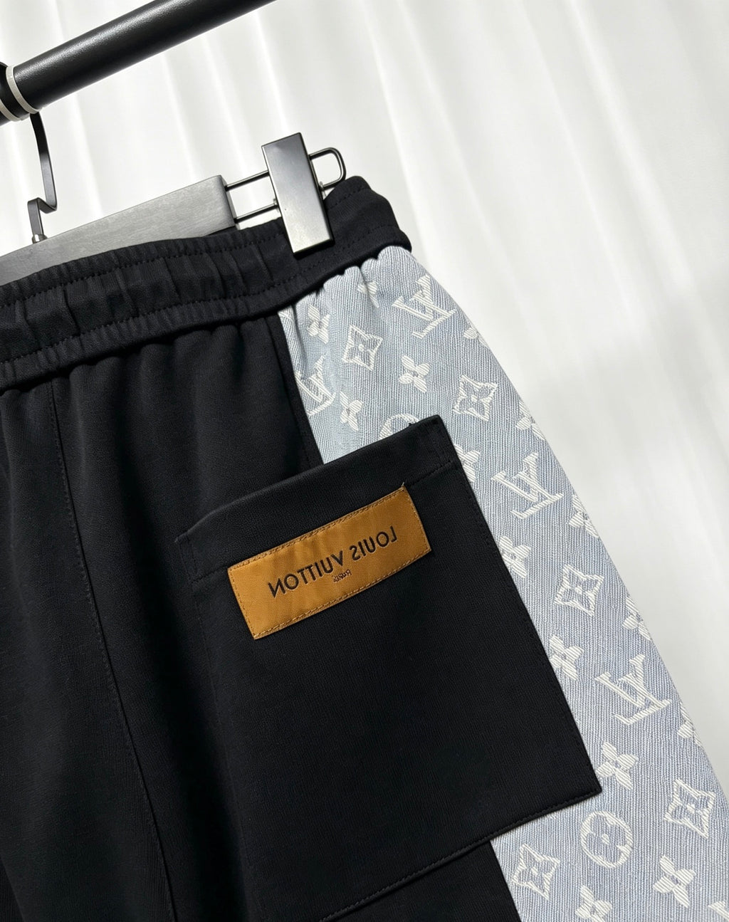 26 Full of printed floral elements casual sweatpants