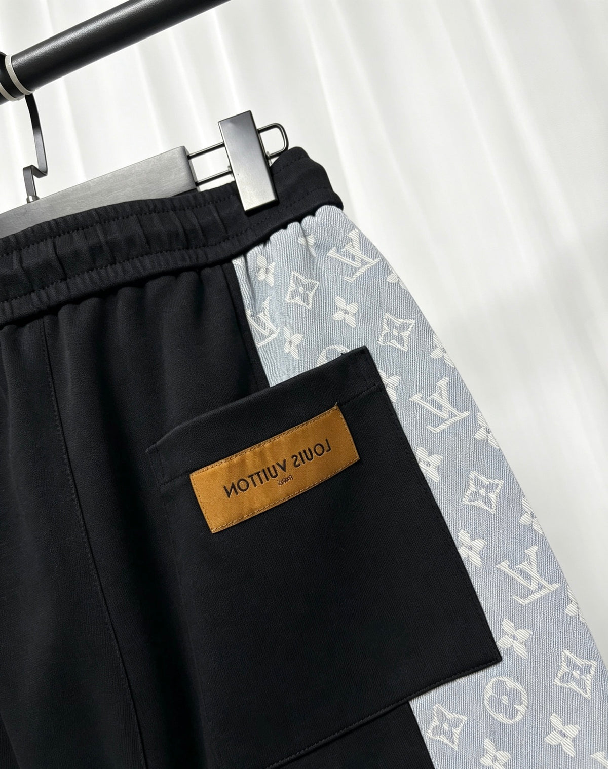 26 Full of printed floral elements casual sweatpants