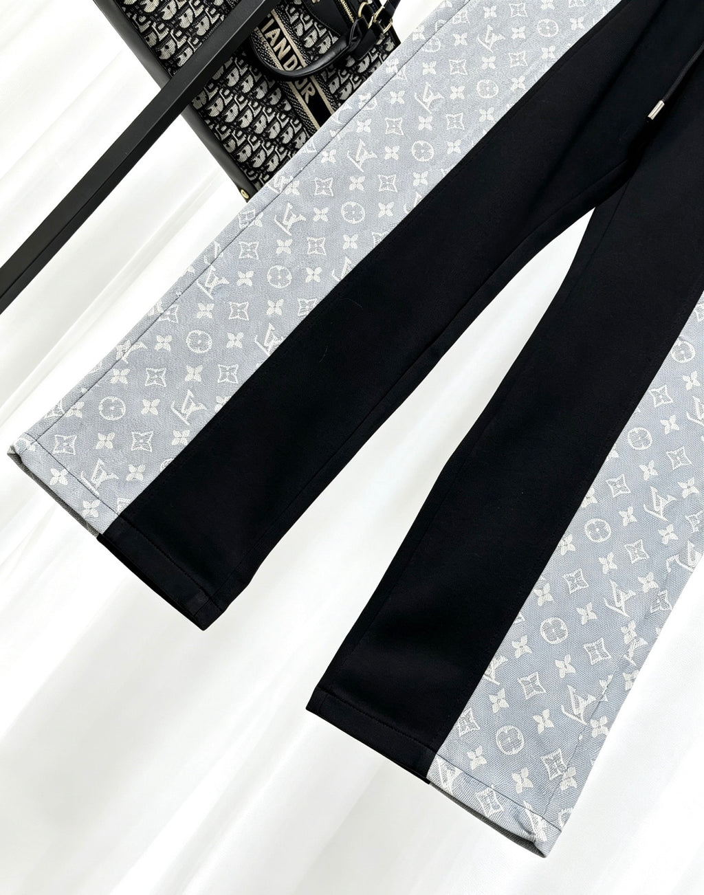 26 Full of printed floral elements casual sweatpants