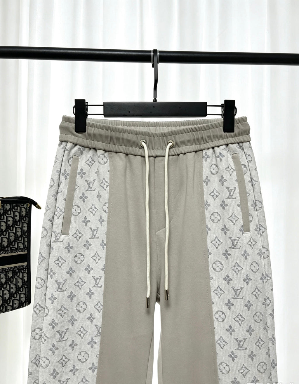 26 Full of printed floral elements casual sweatpants