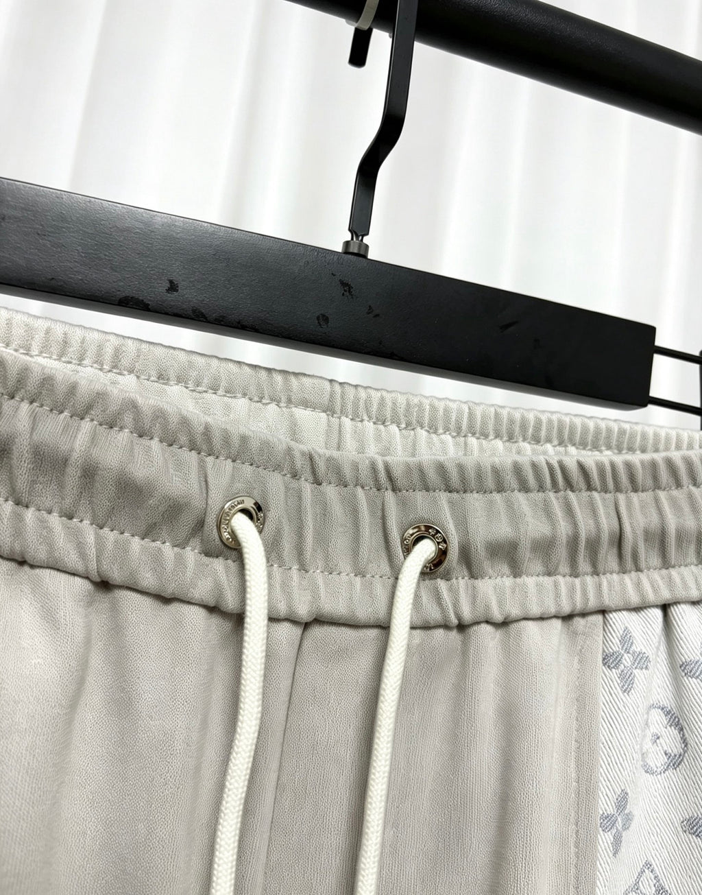 26 Full of printed floral elements casual sweatpants