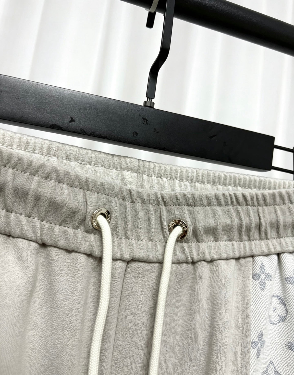 26 Full of printed floral elements casual sweatpants