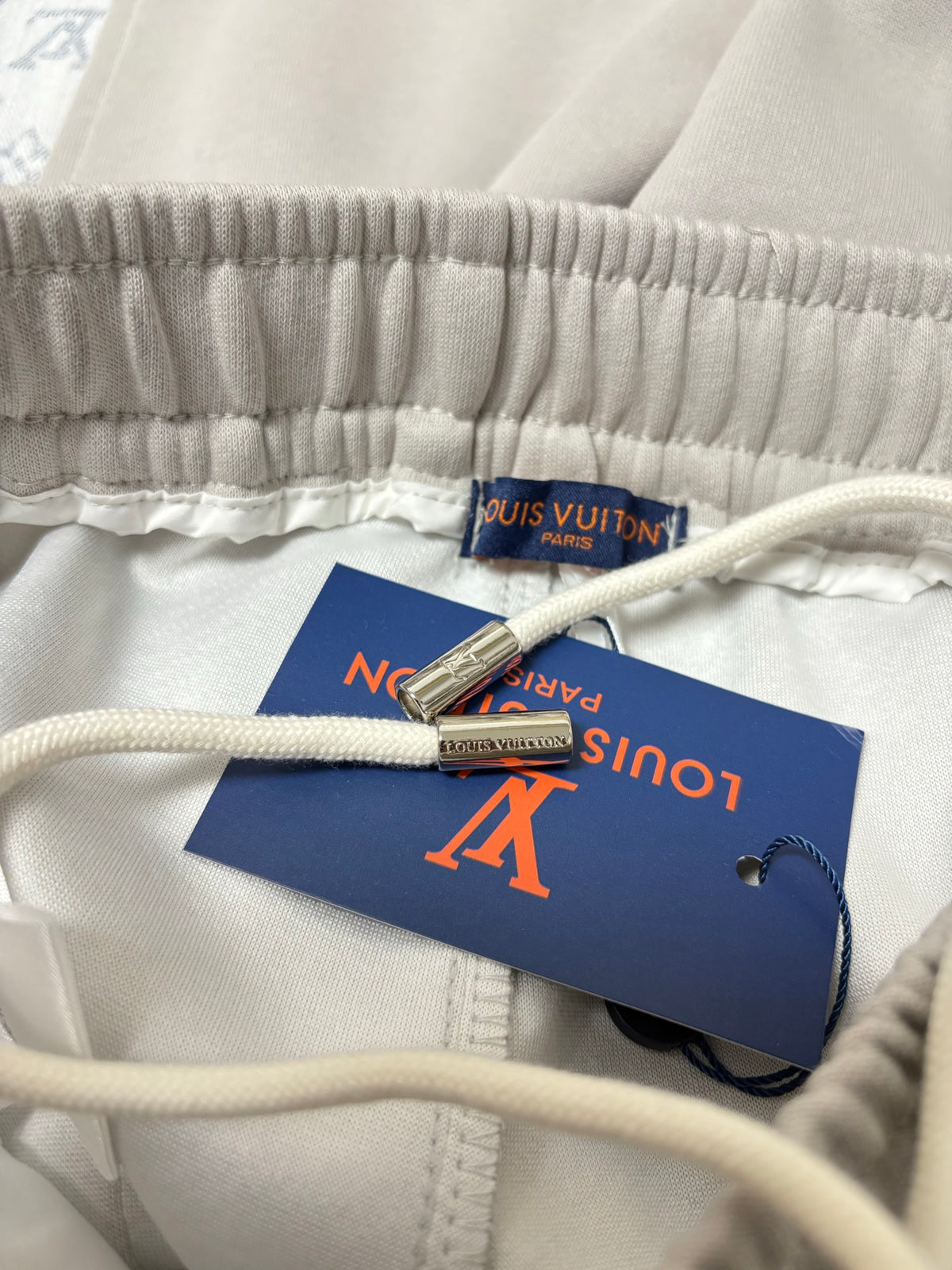 26 Full of printed floral elements casual sweatpants